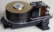 Et si on démontait un disque dur à 250 000$ ?